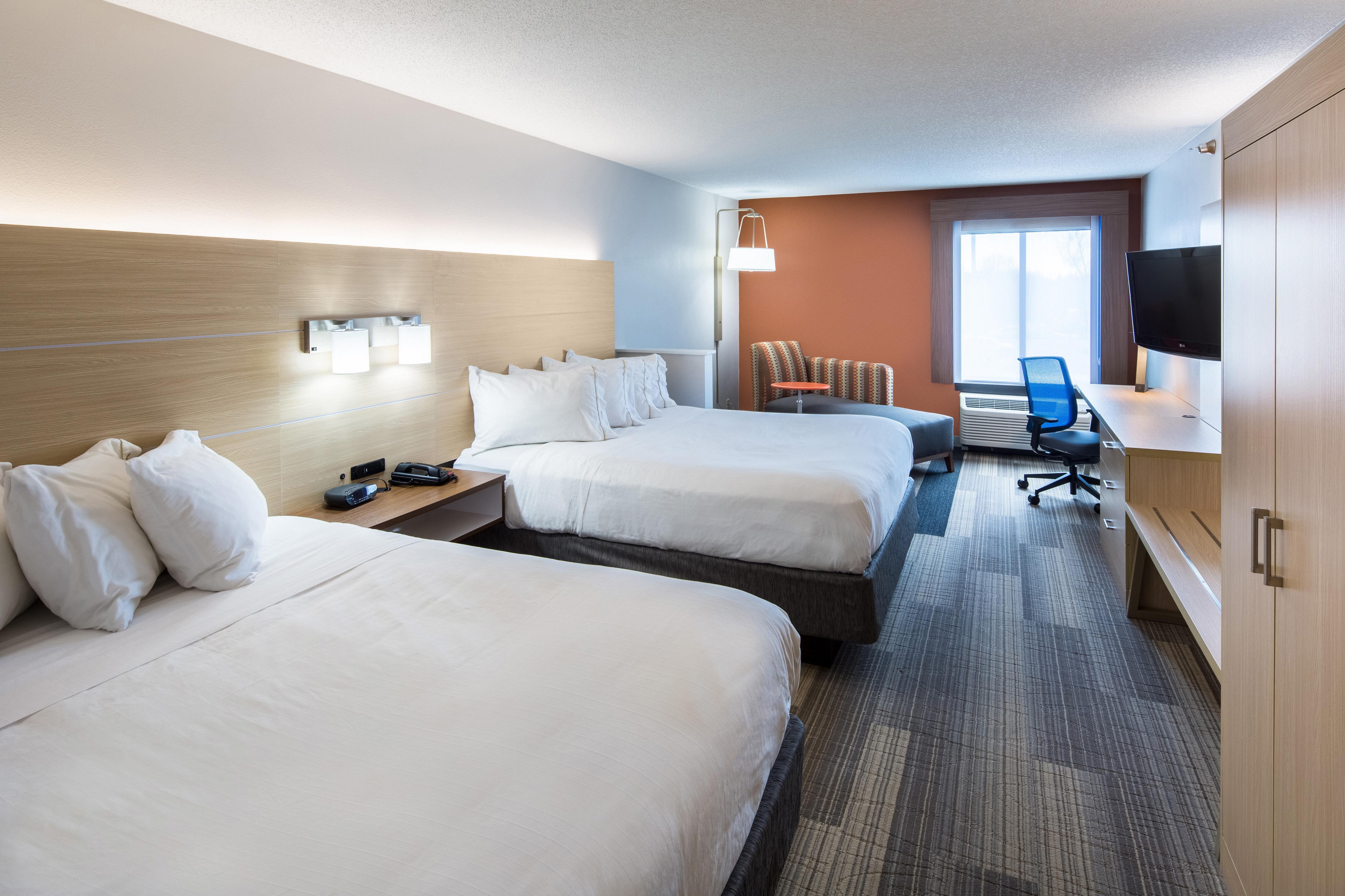 Holiday Inn Express Cedar Rapids - Collins Road By Ihg Exterior photo