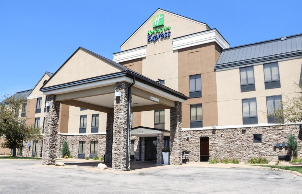Holiday Inn Express Cedar Rapids - Collins Road By Ihg Exterior photo