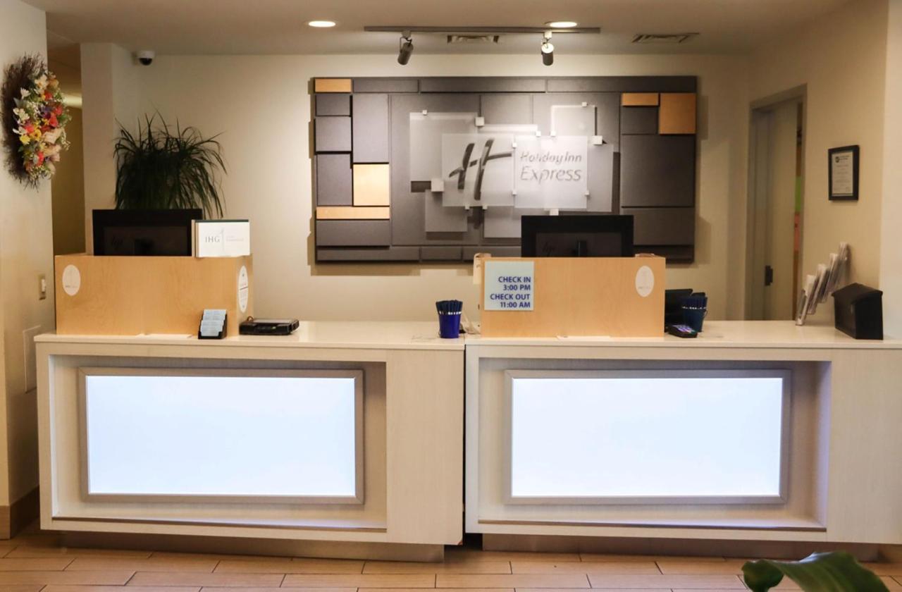 Holiday Inn Express Cedar Rapids - Collins Road By Ihg Exterior photo