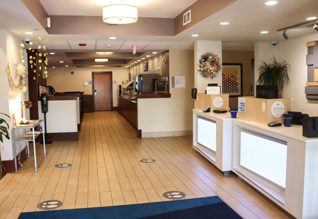 Holiday Inn Express Cedar Rapids - Collins Road By Ihg Exterior photo