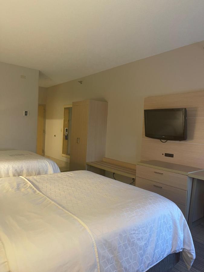 Holiday Inn Express Cedar Rapids - Collins Road By Ihg Exterior photo