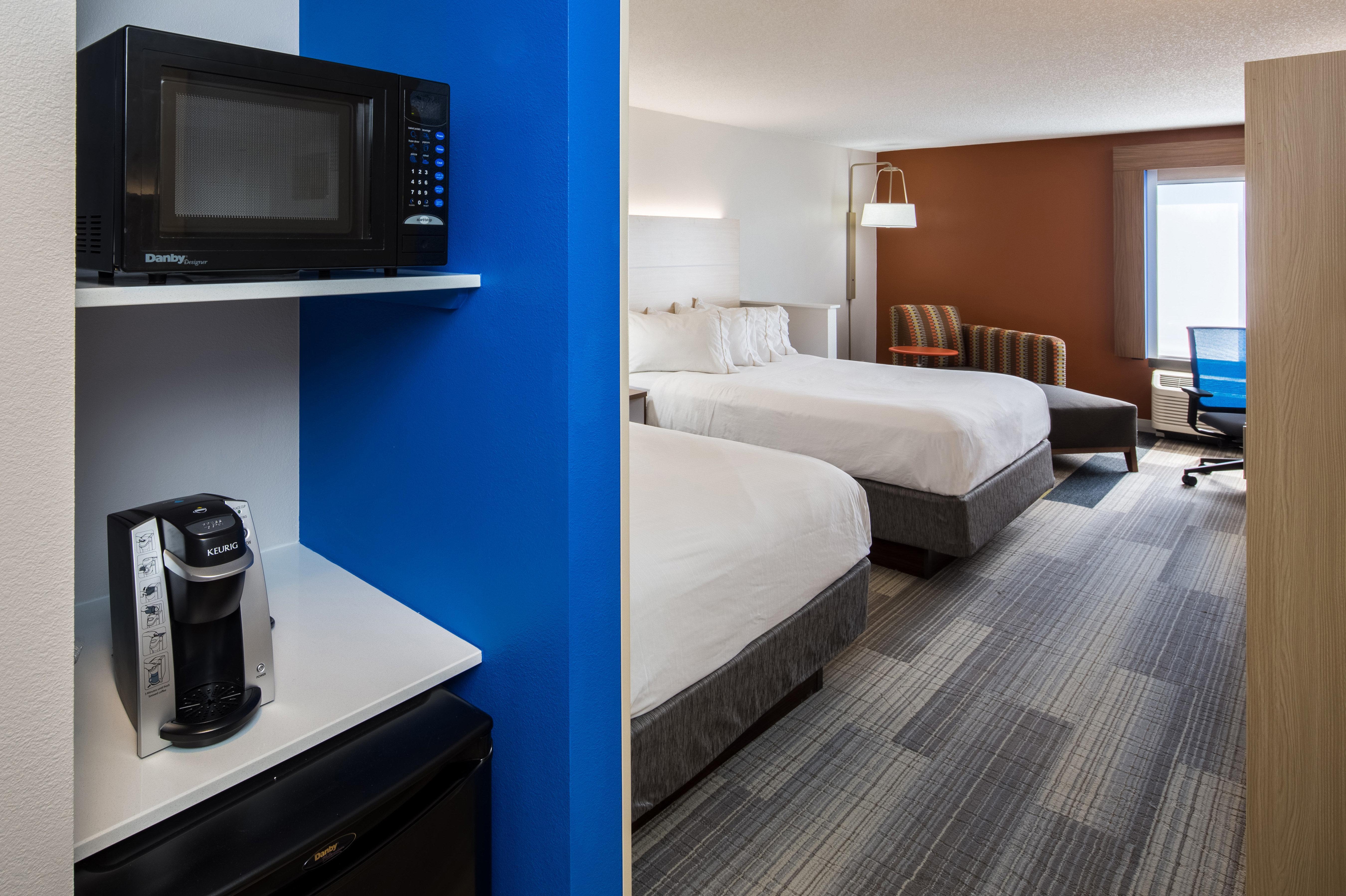Holiday Inn Express Cedar Rapids - Collins Road By Ihg Exterior photo